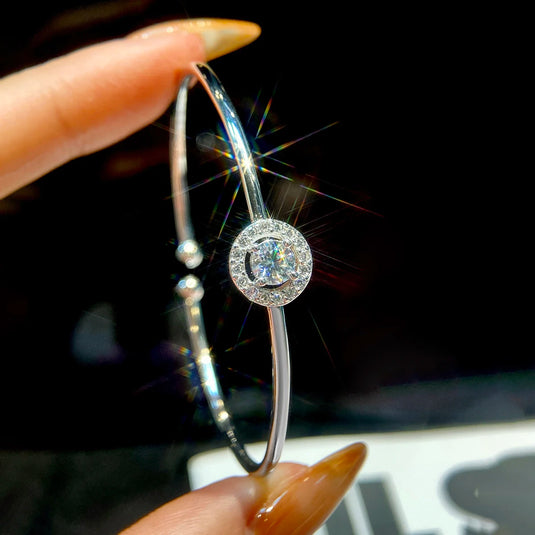 DiamondRound Charm Bracelet G0015B05A1A in hand